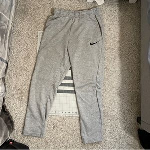 GREY NIKE DRI-FIT SWEATPANTS
SIZE S